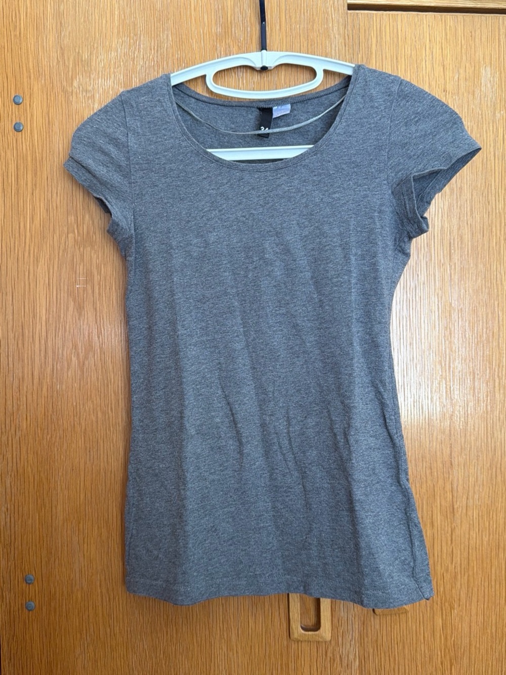 H&M Women's Gray Scoop Neck Short Sleeve T-Shirt